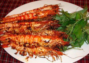 Tôm biển nướng mọi/cháy tỏi