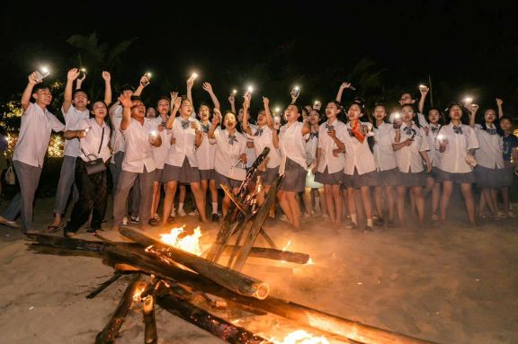 Chụp ảnh kỷ yếu: Thanh xuân này, nhất định phải đến cùng nhau!