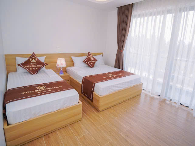 Phòng khách sạn hướng Tây dành cho 2 - 3 người